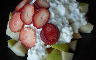Close-up of strawberries with cottage cheese and apples